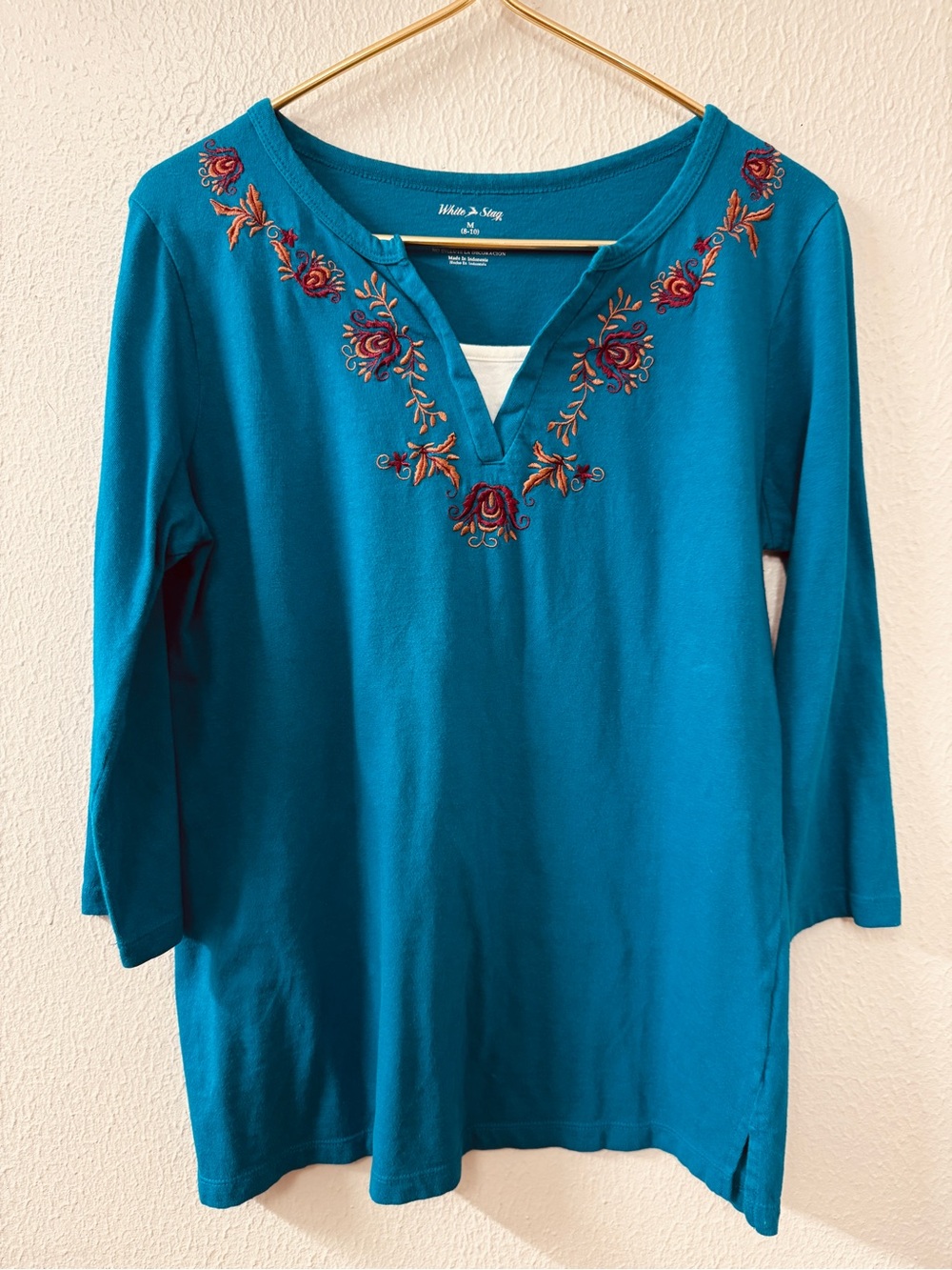 White Stag Teal Embroidered V-Neck Women's Top